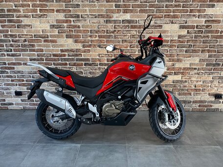 2026 QJMotor SVT 650 X, красный, 729000 рублей, вид 2