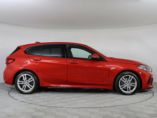 2019 BMW 1 серии 118i III (F40), красный, 2117000 рублей, вид 5