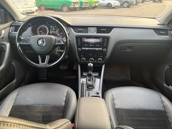 2017 Skoda Octavia III (A7) Рестайлинг, серый, 2250000 рублей - вид 7