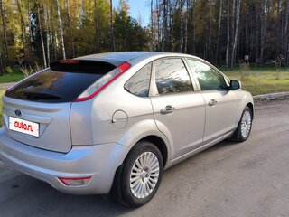 2010 Ford Focus II Рестайлинг, серебристый, 690000 рублей, вид 3