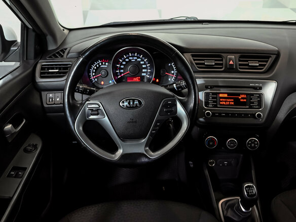 2016 Kia Rio III Рестайлинг, белый, 1000000 рублей - вид 12