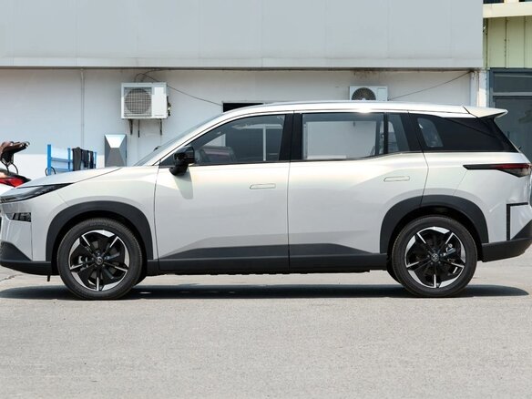 2026 Toyota bZ3X 58.3 kWh, серебристый, 2700000 рублей - вид 7
