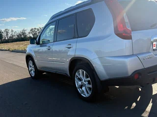 2012 Nissan X-Trail II Рестайлинг, серебристый, 1350000 рублей, вид 3