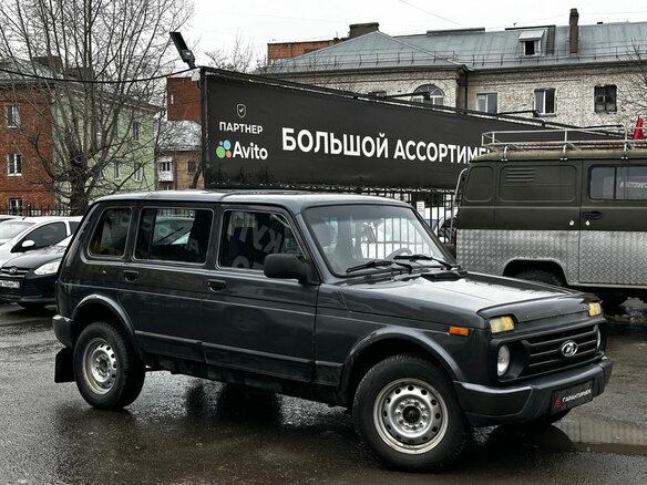2017 Lada (ВАЗ) 2131 (4x4) Urban I, серебристый, 362000 рублей - вид 1