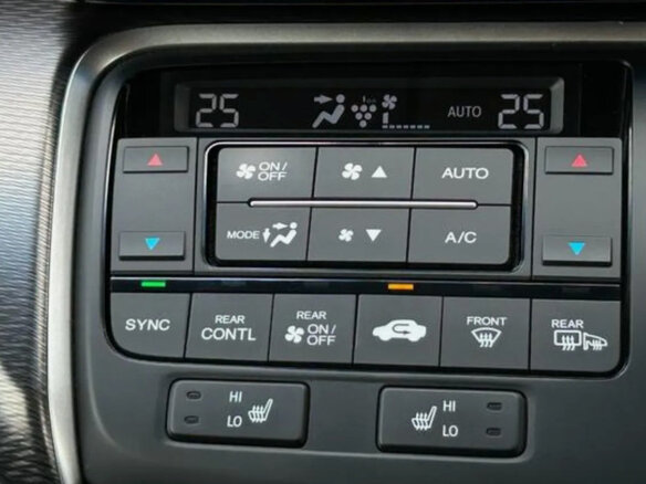 2021 Honda Stepwgn Spada V Рестайлинг, белый, 1897000 рублей - вид 22