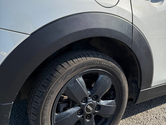 2019 Mini Hatch Cooper III (F55/F56) Рестайлинг, серебристый - вид 13