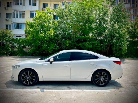 2015 Mazda 6 III (GJ) Рестайлинг, белый, 1400000 рублей - вид 3