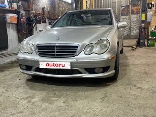 2005 Mercedes-Benz C-Класс 230 II (W203) Рестайлинг, серебристый, 730000 рублей, вид 1