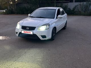 2010 Kia Rio II Рестайлинг, белый, 320000 рублей, вид 4
