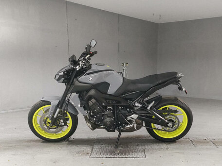 2017 Yamaha MT-09 (FZ-09), серый, 940000 рублей, вид 2