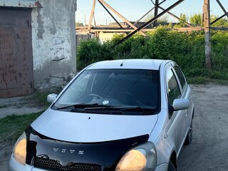 2000 Toyota Vitz I (P10), серебристый, 290000 рублей, вид 2