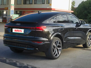 2025 Audi Q6 Sportback e-tron, чёрный, 7800000 рублей, вид 4
