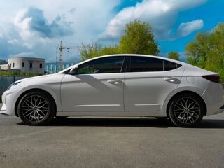 2019 Hyundai Avante VI Рестайлинг, белый, 2390000 рублей, вид 4