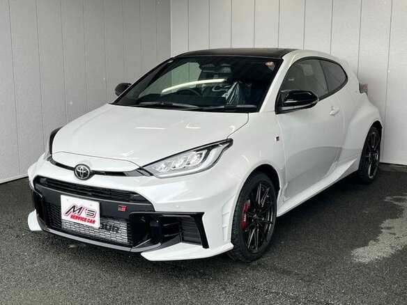 2026 Toyota Yaris IV Рестайлинг, белый, 5140000 рублей