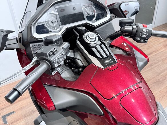 2023 Honda GL 1800 Gold Wing, красный - вид 24