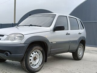 2012 Chevrolet Niva I Рестайлинг, серебристый, 480000 рублей, вид 1