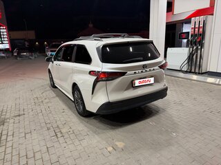 2020 Toyota Sienna IV, белый, 4000000 рублей, вид 2