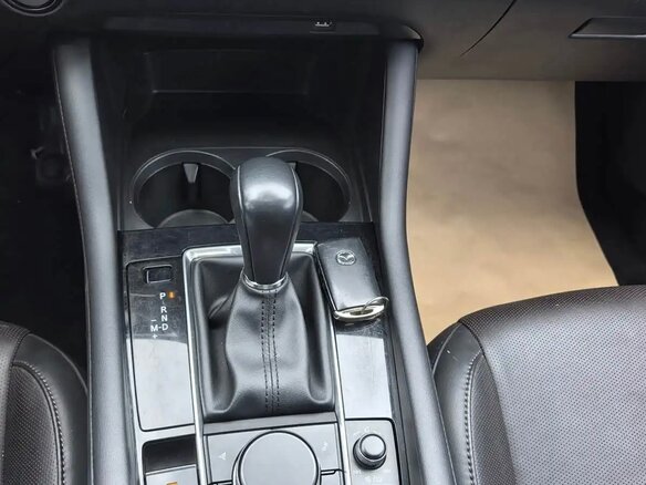 2022 Mazda 3 Axela IV (BP), серый, 1850000 рублей - вид 9