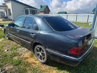 1997 Mercedes-Benz E-Класс 220 II (W210, S210), синий, 255000 рублей, вид 5