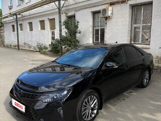 2017 Toyota Camry VII (XV50) Рестайлинг 2, чёрный, 3400000 рублей, вид 2