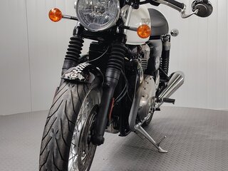 2016 Triumph Thruxton, белый, 939000 рублей, вид 3