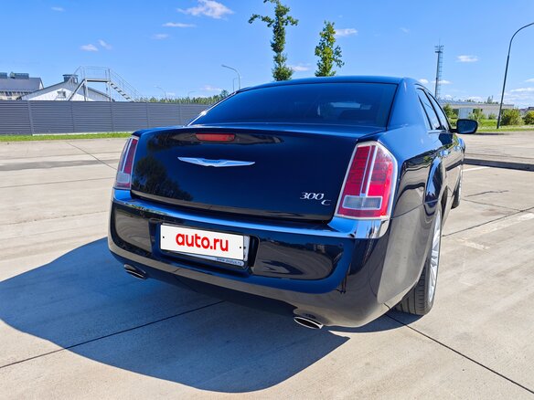 2012 Chrysler 300C II, синий, 1380000 рублей - вид 13