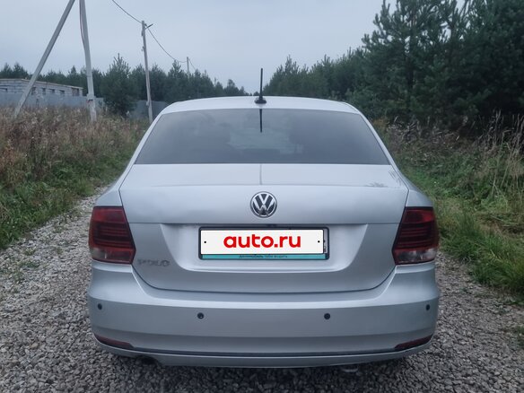 2019 Volkswagen Polo V Рестайлинг, серебристый, 640000 рублей - вид 2