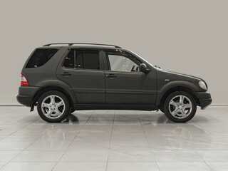 1998 Mercedes-Benz M-Класс 320 I (W163), чёрный, 470000 рублей, вид 5