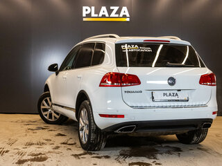 2013 Volkswagen Touareg II, белый, 2390000 рублей, вид 4