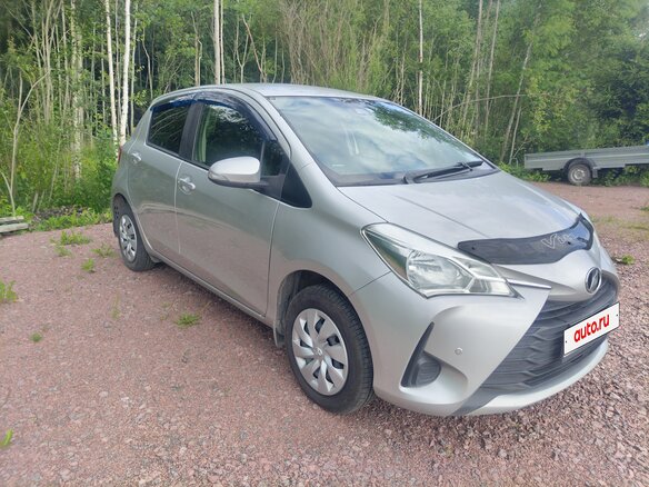 2019 Toyota Vitz III (XP130) Рестайлинг, серый, 860000 рублей - вид 1