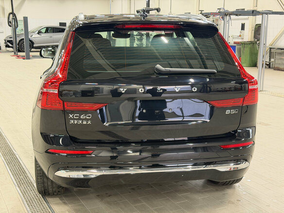 2025 Volvo XC60 II Рестайлинг 2, чёрный, 6350000 рублей - вид 4