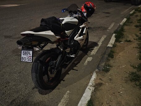 2012 Triumph Daytona 675, белый, 700000 рублей, вид 5