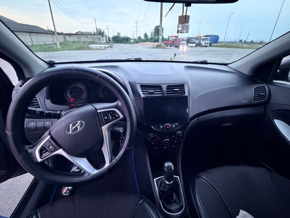 2011 Hyundai Solaris I, фиолетовый, 750000 рублей - вид 8