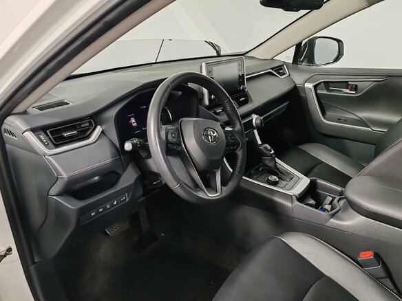 2021 Toyota RAV4 V (XA50), белый, 2875000 рублей - вид 18