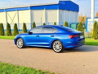 2021 Skoda Octavia IV (A8), синий, 2390000 рублей, вид 3
