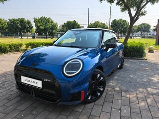 2025 Mini Hatch JCW Electric IV (F65/F66/J01), синий, 6490000 рублей, вид 1
