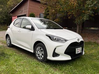 2021 Toyota Yaris IV, белый, 1050000 рублей, вид 4