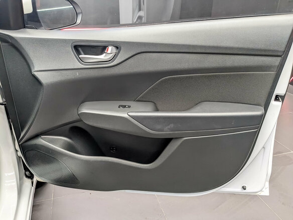 2022 Hyundai Solaris II Рестайлинг, белый, 1525000 рублей - вид 22