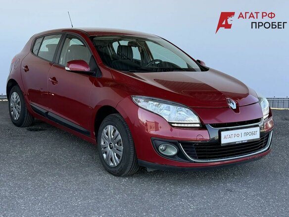 2013 Renault Megane III Рестайлинг, красный, 850000 рублей - вид 2