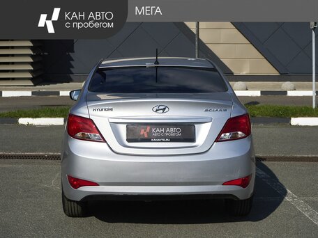 2015 Hyundai Solaris I Рестайлинг, серебристый, 683000 рублей, вид 4