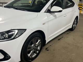 2017 Hyundai Elantra VI (AD), белый, 1500000 рублей, вид 3