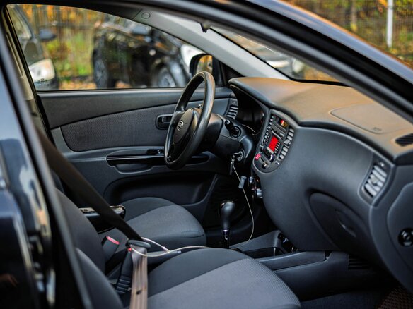 2010 Kia Rio II Рестайлинг, чёрный, 420000 рублей - вид 10