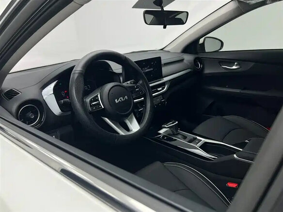 2023 Kia K3 II (China Market) Рестайлинг, белый, 1641255 рублей - вид 11