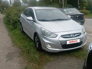 2013 Hyundai Solaris I, серебристый, 520000 рублей, вид 2