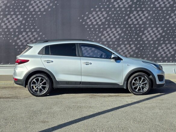 2017 Kia Rio X-Line IV, серебристый, 1380000 рублей - вид 5