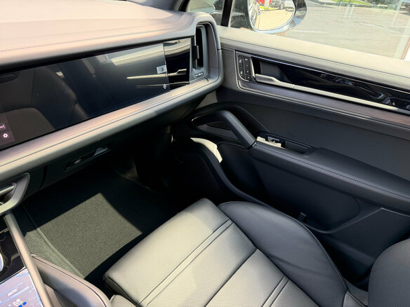 2026 Porsche Cayenne III Рестайлинг, чёрный, 18990000 рублей - вид 22