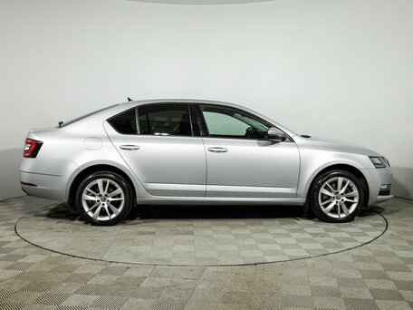 2017 Skoda Octavia III (A7) Рестайлинг, серебристый, 1949900 рублей, вид 4