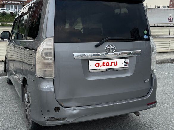 2012 Toyota Voxy II (R70) Рестайлинг, серый, 1600000 рублей - вид 2