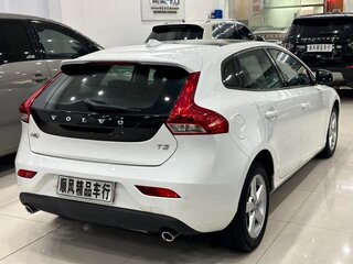 2016 Volvo V40 II Рестайлинг, белый, 1160000 рублей, вид 4