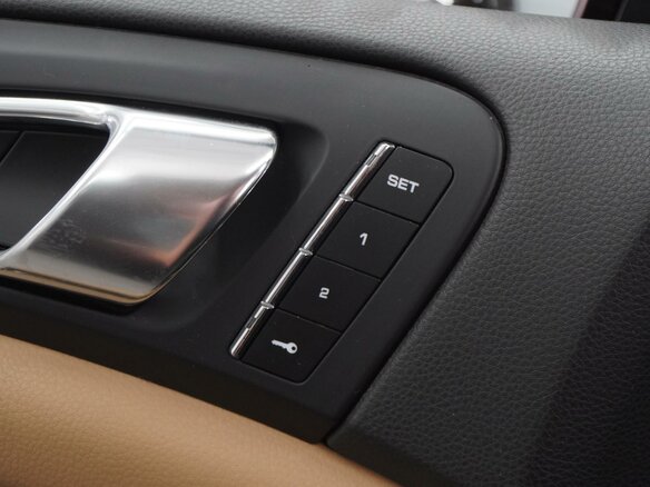 2017 Porsche Cayenne II Рестайлинг (958), коричневый, 2789000 рублей - вид 16